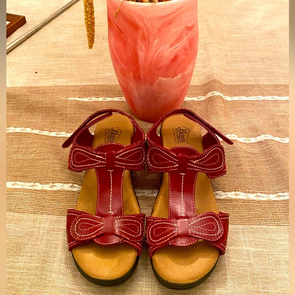 BASS UEC Womens Sandals Size 9 Red Tabitha Comfort
Sandals Black Sole - Picture 3 of 16